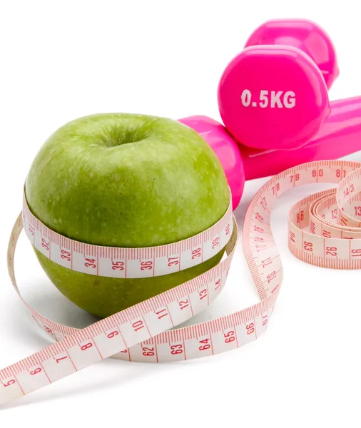 Un măr, o bandă de măsurare și gantere — Fotografie, imagine de stoc