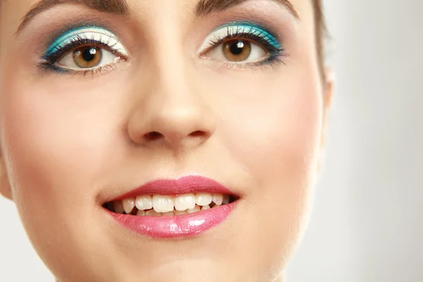 Ojo de mujer con maquillaje estilo exótico —  Fotos de Stock