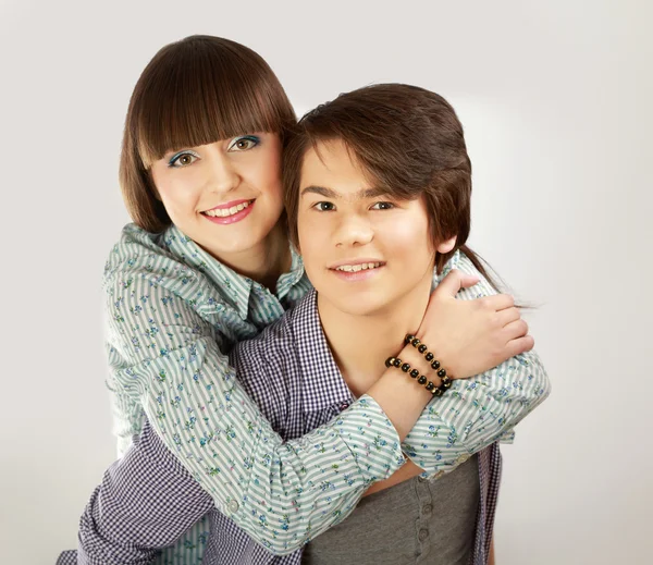 Portrait of young happy couple — Stock Photo, Image