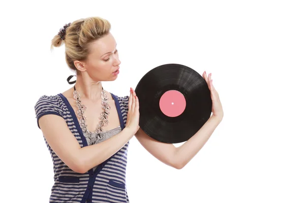Une jeune femme avec un disque vinyle — Photo