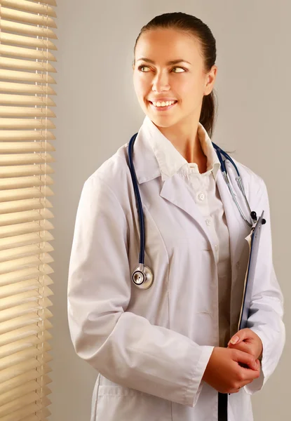 Glad kvinna läkare — Stockfoto