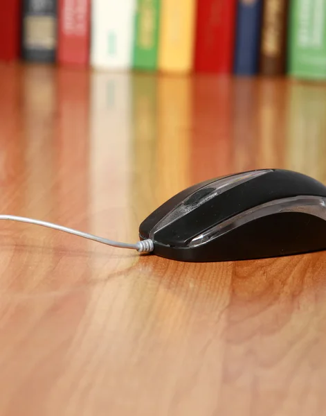 Computermuis op het Bureau — Stockfoto