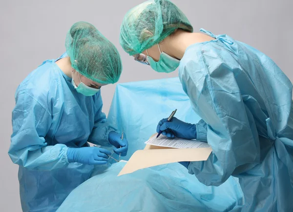 Two doctors during operation isolated — Stock Photo, Image