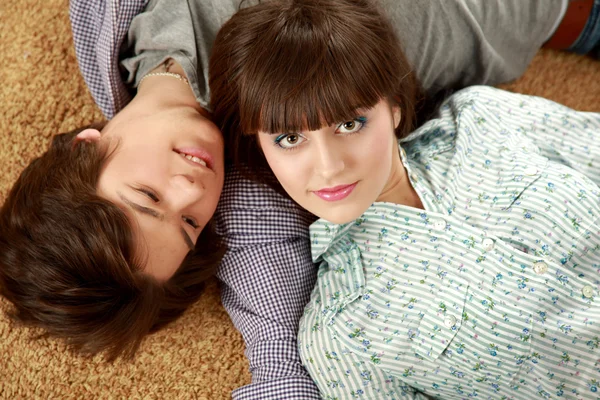 Young couple lying on floor — Stock Photo, Image