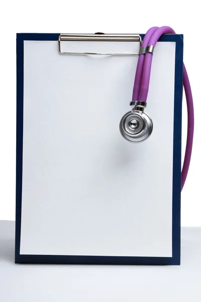 Gros plan d'un stéthoscope sur ordonnance — Photo