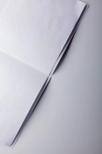 Beyaz kağıt katlanmış — Stok fotoğraf
