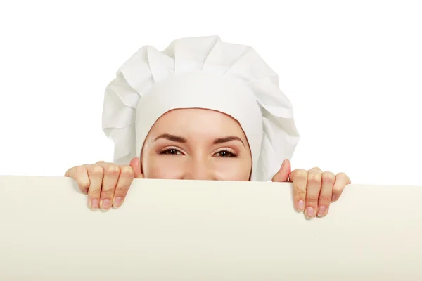 Счастливая женщина повар или пекарь — стоковое фото