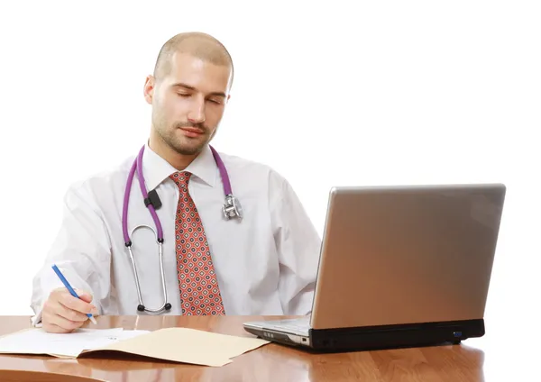 Mužský doktor na jeho pracovišti — Stock fotografie