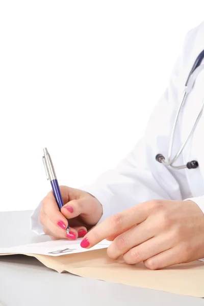 Mãos de médico feminino escrevendo — Fotografia de Stock