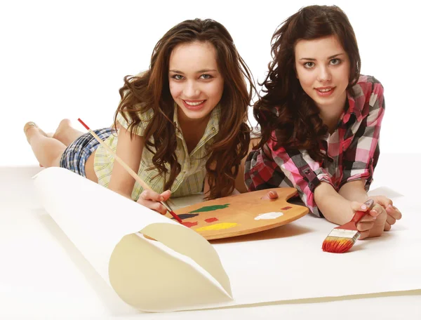 Chicas jóvenes pintando — Foto de Stock