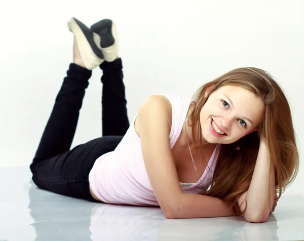 A young woman lying on the floor — Stock Photo, Image