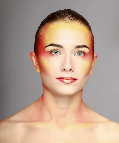 Retrato de bela jovem mulher bonita — Fotografia de Stock