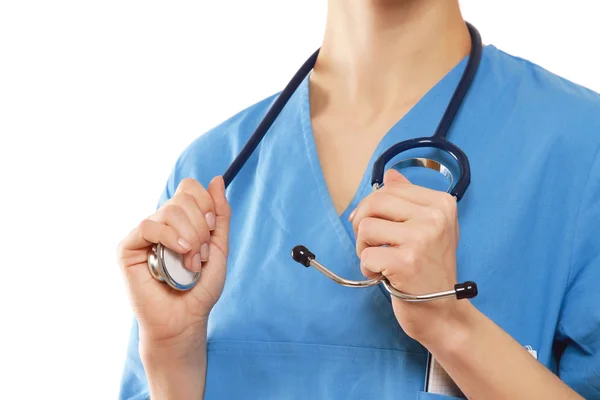 一名女医生或护士带着听诊器 — 图库照片