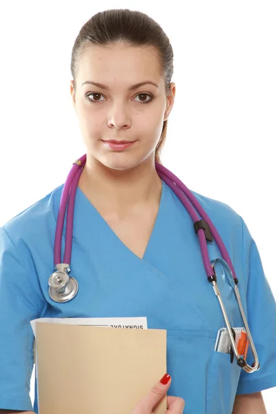 En kvinnlig läkare med en mapp — Stockfoto