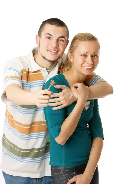 Happy νεαρό ζευγάρι κρατώντας πατημένο ένα πλήκτρο — Φωτογραφία Αρχείου