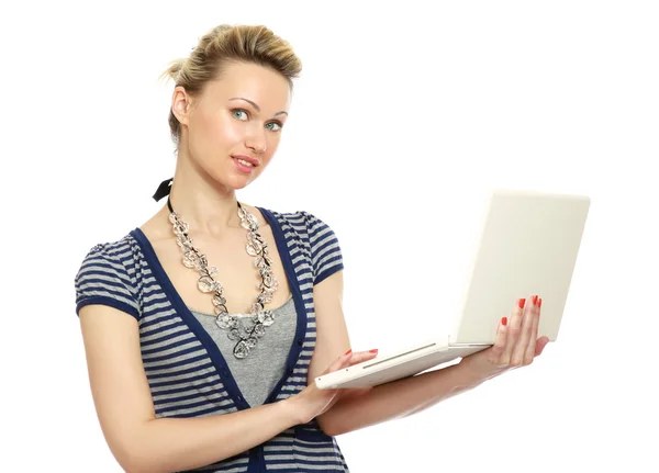 Retrato de mulher de negócios bonita com laptop — Fotografia de Stock