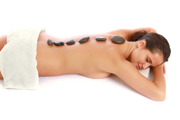Una mujer recibiendo terapia de piedra de spa —  Fotos de Stock