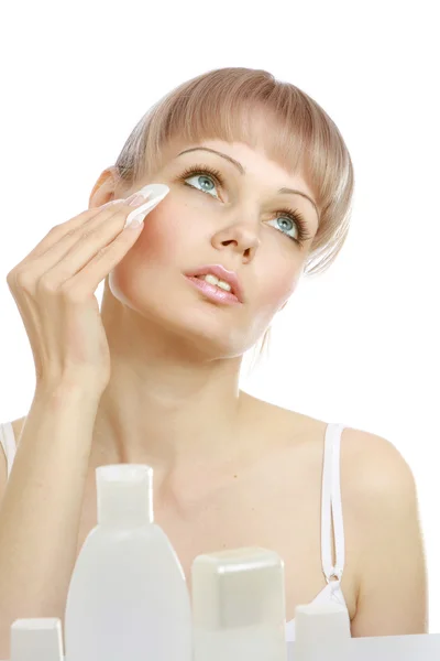 A beautiful woman cleaning face — Stock Photo, Image