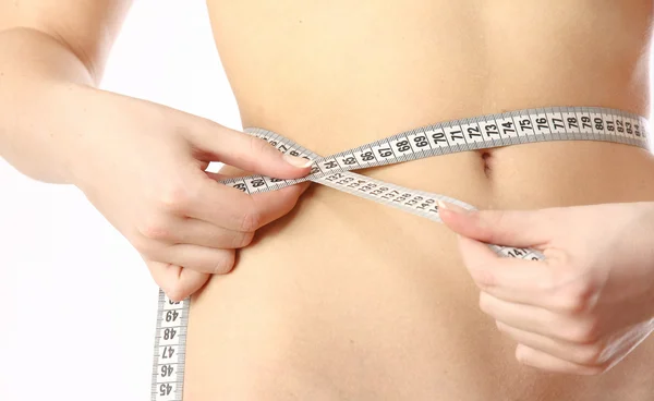 A female is measuring her waist whith measure tape — Stock Photo, Image