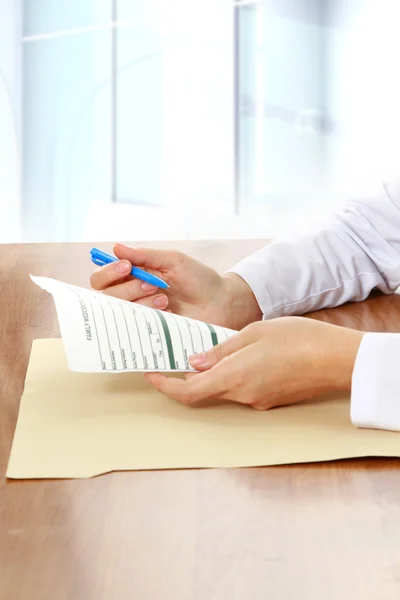 Close-up of doctor's hands and a prescription — Stock Photo, Image