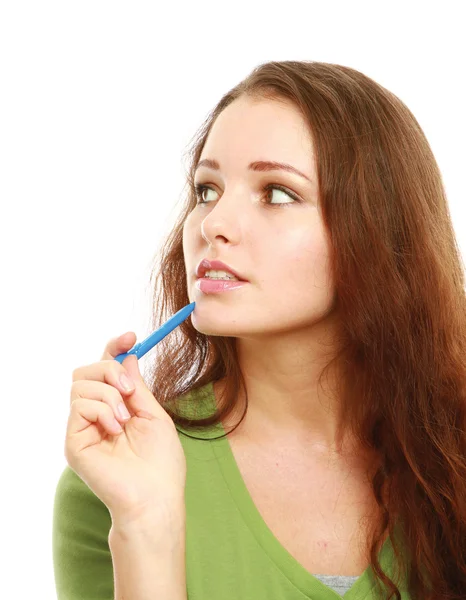 Een peinzende vrouw met een pen — Stockfoto