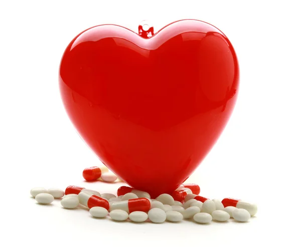 Een hart met pillen — Stockfoto