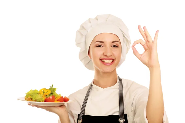 Atractiva cocinera mostrando ok — Foto de Stock