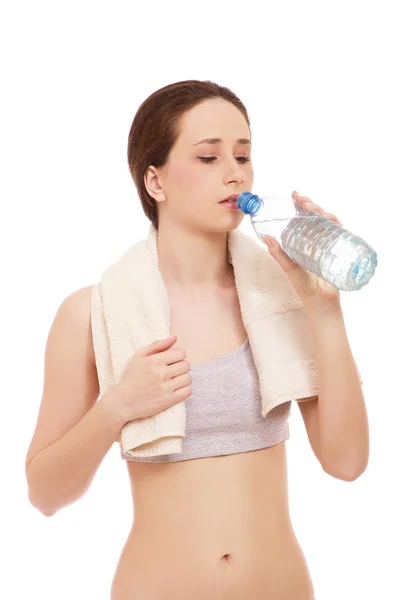 Ragazza acqua potabile dopo l'allenamento — Foto Stock