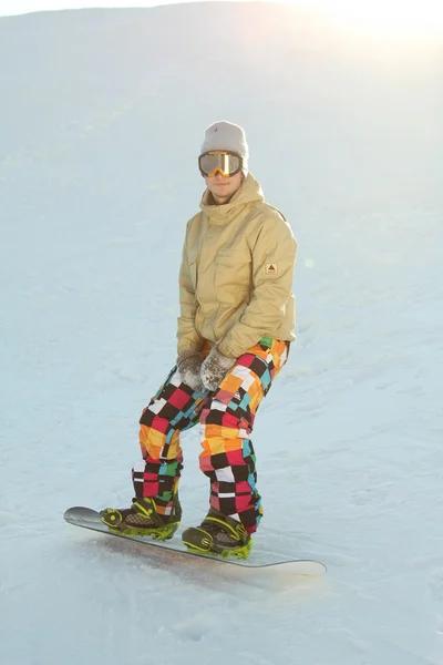 Snowboarder standing on board — Stock Photo, Image