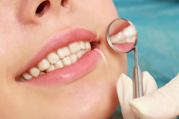 Женщина у дантиста
