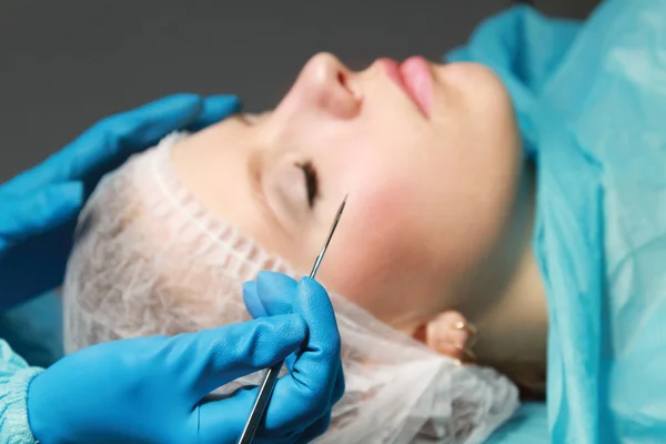 Woman receiving plastic operation — Stock Photo, Image