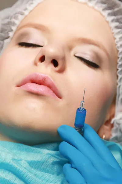 A woman receiving an injection — Stock Photo, Image