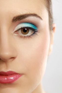 kadın gözü ile egzotik tarzı makyaj