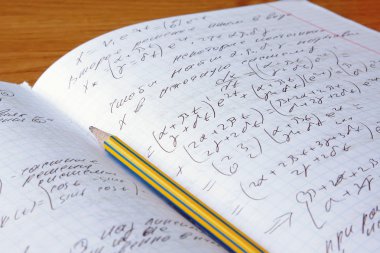 Matematik defter kalem ile