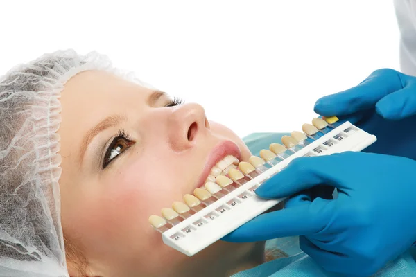 Examining patient's teeth — Stock Photo, Image