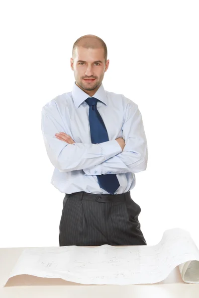 Un jeune employé de bureau avec une ébauche — Photo