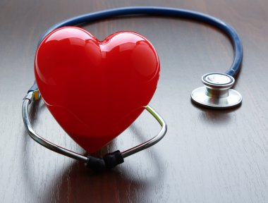 bir kalp ile bir stetoskop