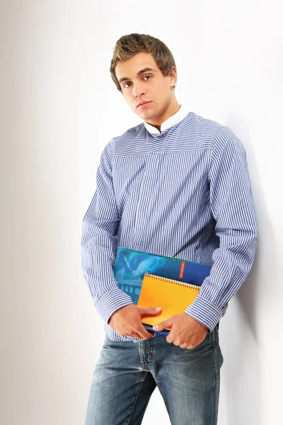 Un joven universitario con libros, aislado sobre fondo blanco . —  Fotos de Stock