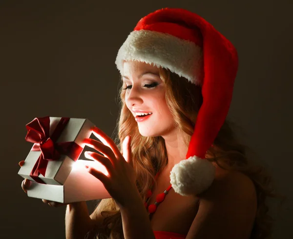 Woman with gift — Stock Photo, Image