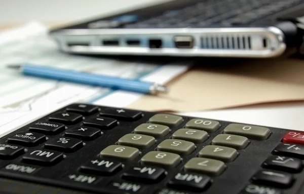 Calculator, pen, folder with documents, laptop. — Stock Photo, Image