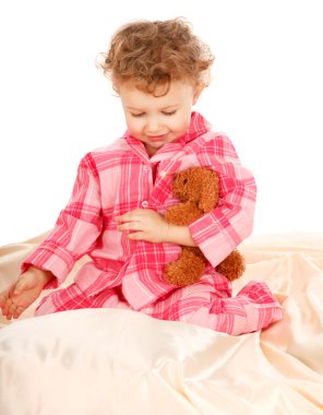 mutlu oynarken küçük kız beyaz izole