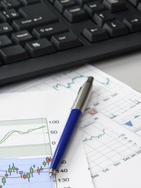 Office natürmort, hesap makinesi ve belge.