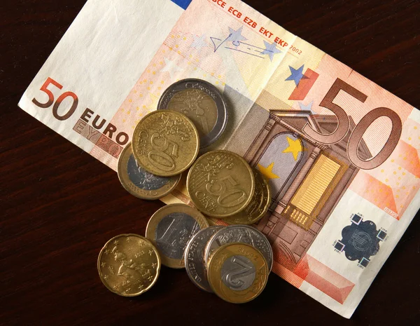 Geld: Euromünzen und -scheine — Stockfoto