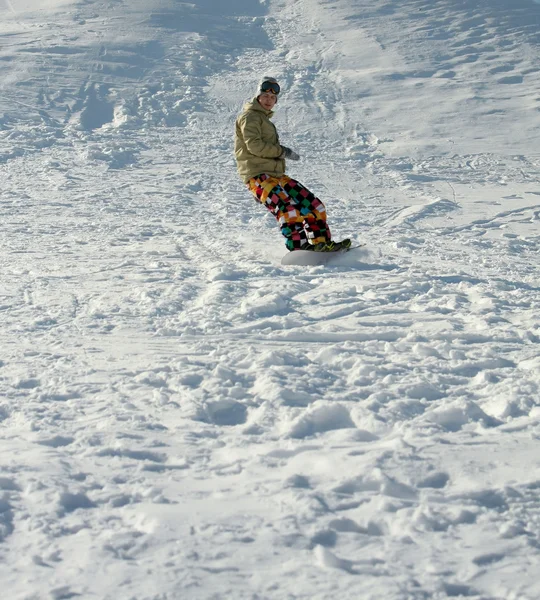 Snowboarder na encosta — Fotografia de Stock