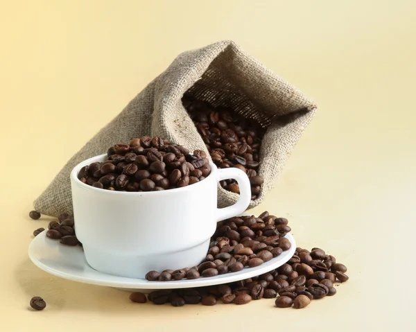 Cup from coffee on coffee grains. — Stock Photo, Image