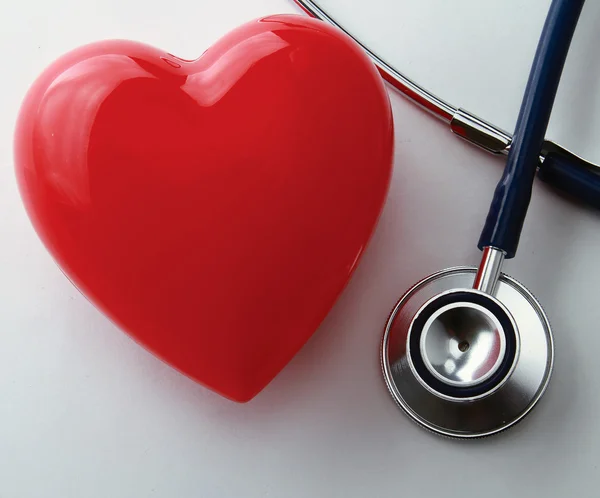 A heart with a stethoscope — Stock Photo, Image