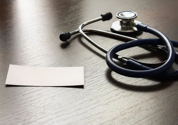 En tom och en blå stetoskop — Stockfoto