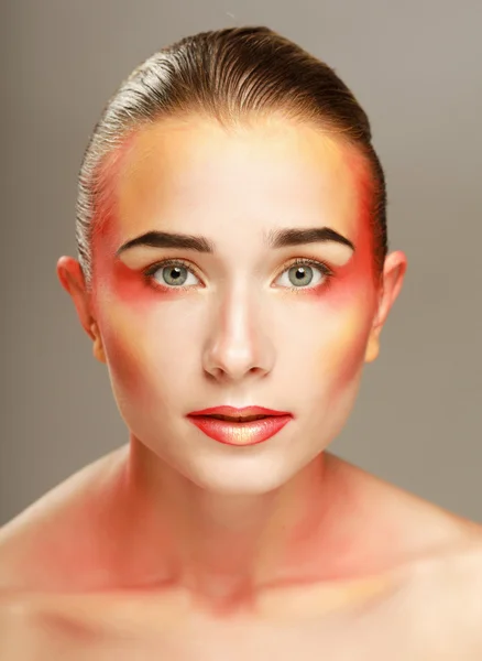 Schönes Make-up aus hellen Lippen — Stockfoto
