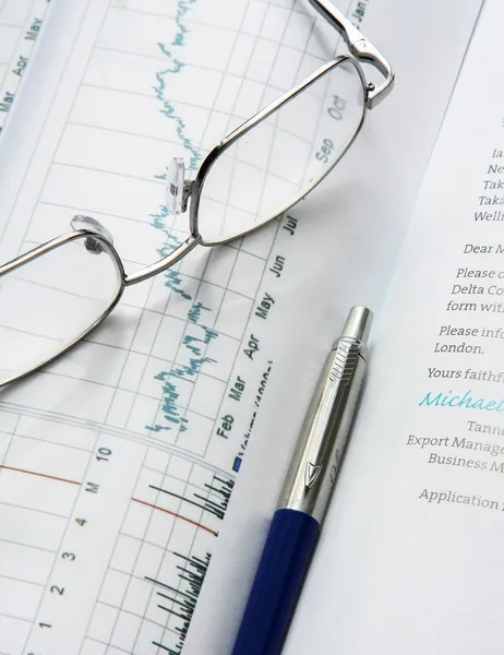 Eyeglasses   on a business document — Stock Photo, Image