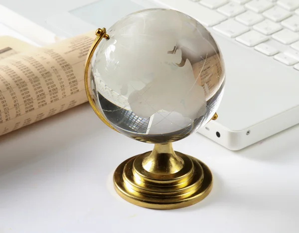 Background with laptop and globe — Stock Photo, Image